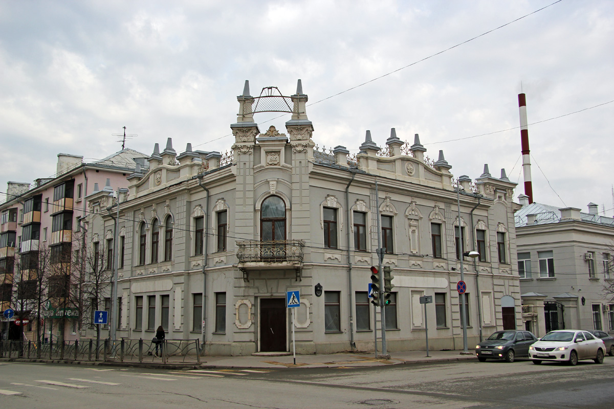 Казань, Улица Карла Маркса, 27 / Улица Лобачевского, 11