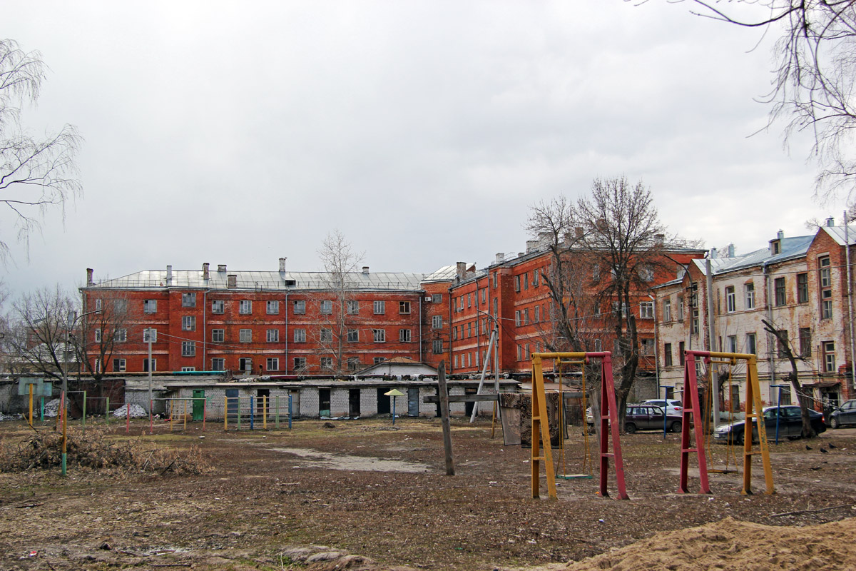 Казань, Мало-Московская улица, 30 / Адмиралтейская улица, 13