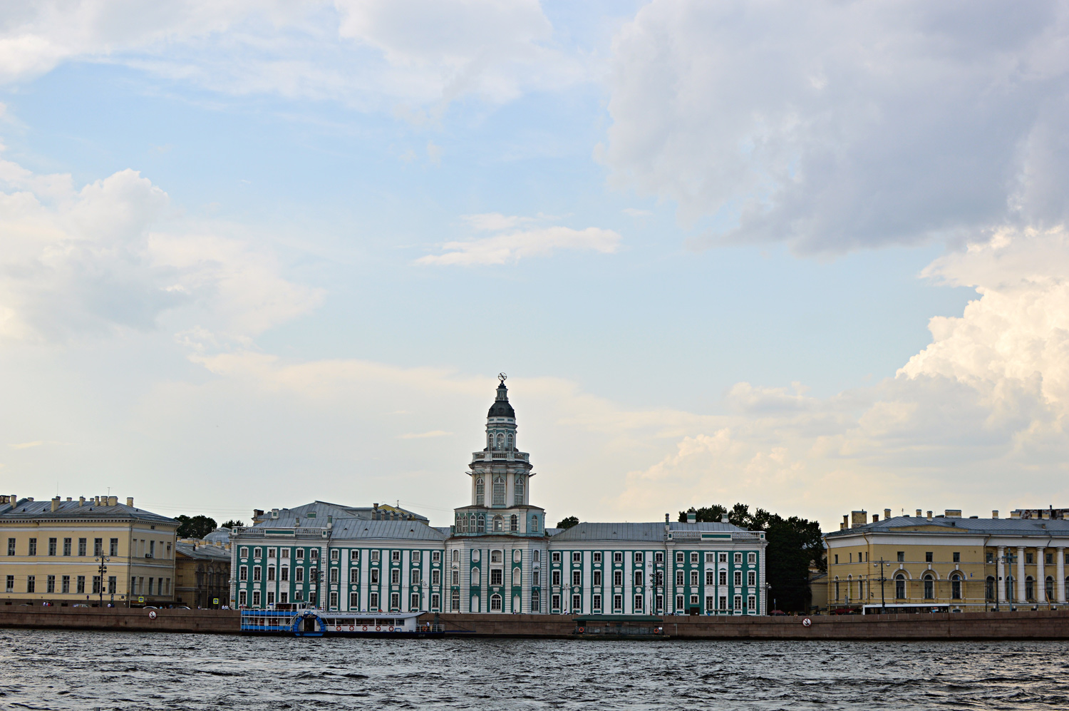 Санкт-Петербург, Университетская набережная, 3