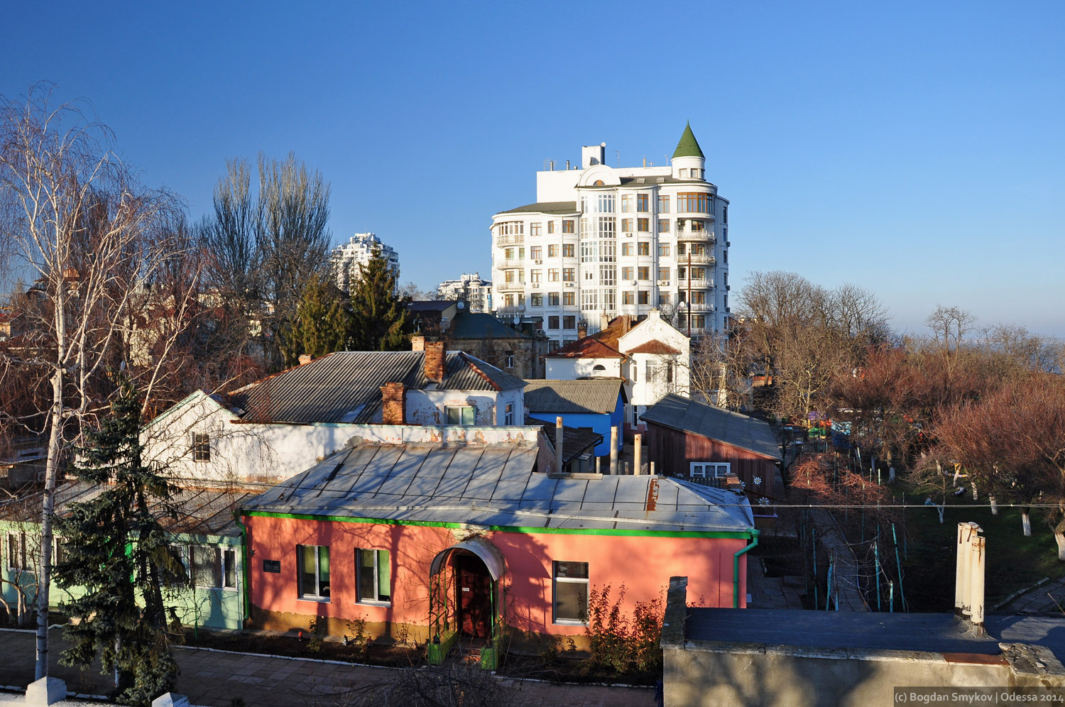 Одесса, Французький бульвар, 17а / госпітальний провулок, 4; Французький бульвар, 17а; Госпітальний провулок, 2