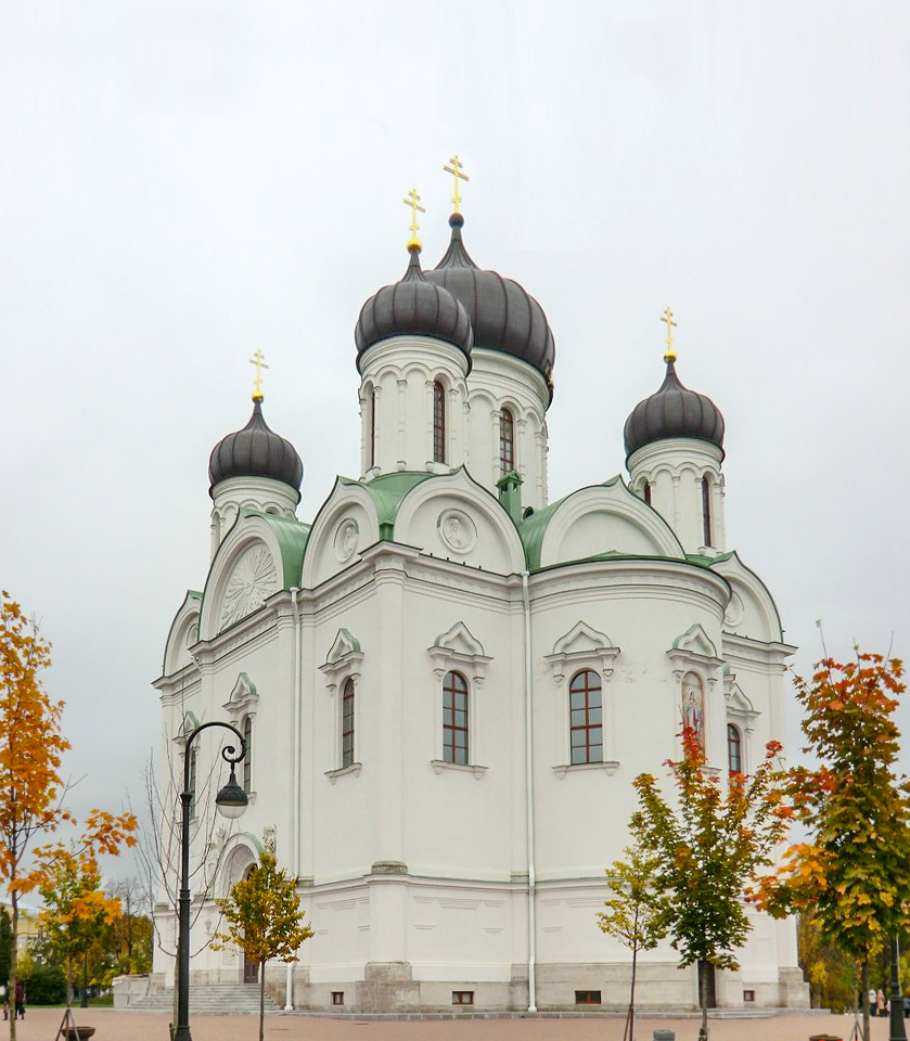 Пушкiн, Соборная площадь, 1