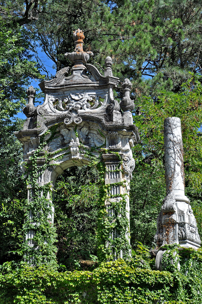 Ялта, пгт Массандра, Набережная улица, 2