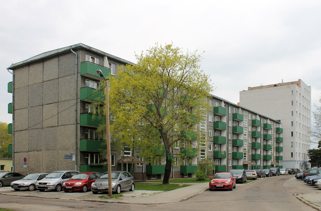 Tallinn, Ehitajate tee, 49