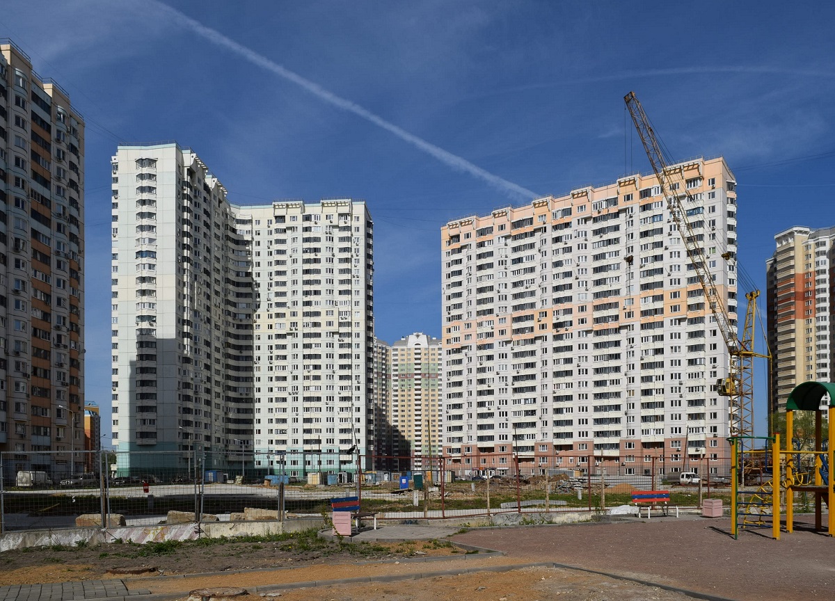 Красногорск, Подмосковный бульвар, 14; Красногорский бульвар, 21