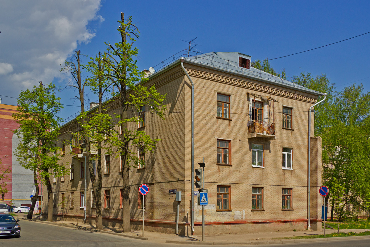 Казань, Улица Чапаева, 12 / Улица Максимова, 42