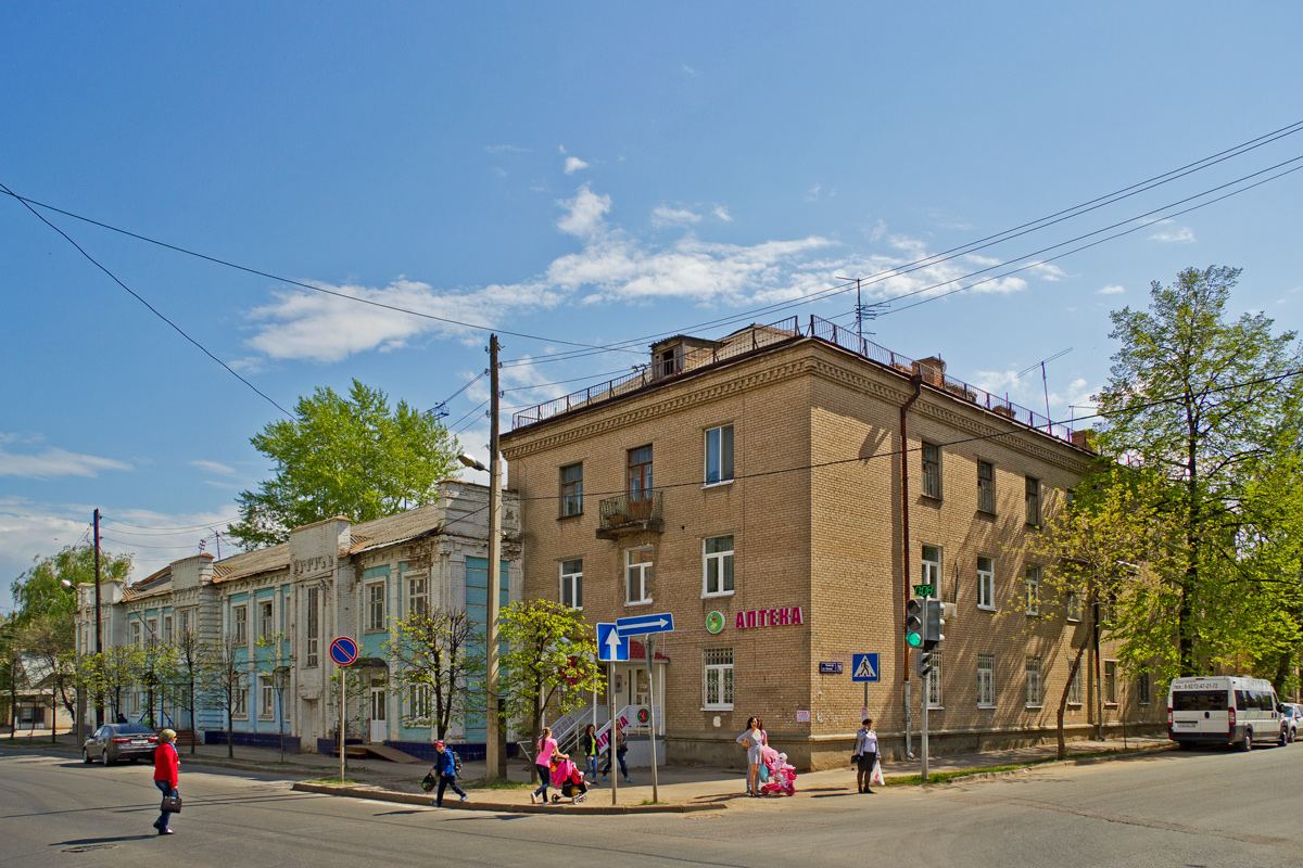 Казань, Улица Чапаева, 10; Улица Максимова, 41