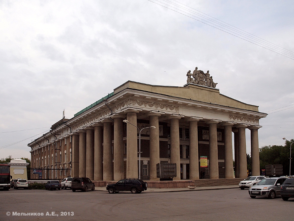 Волжский, Комсомольская площадь, 1