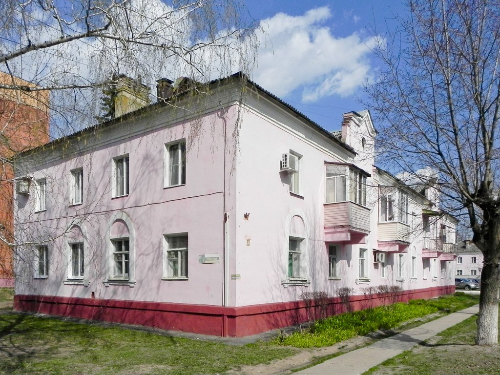 Луховицы, Пионерская улица, 19 / Улица Мира, 2