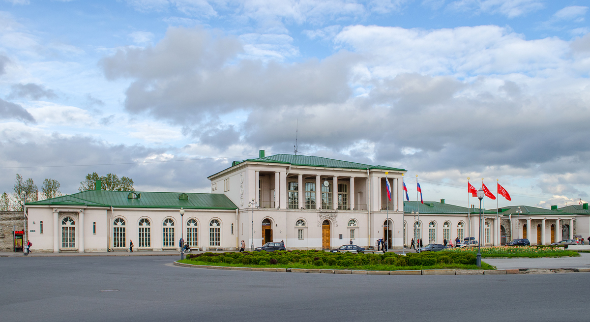 Пушкин, Привокзальная площадь, 1
