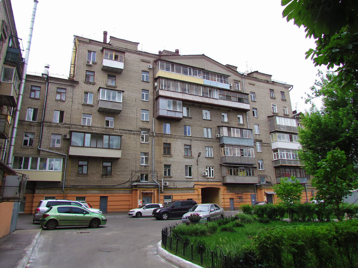 Charkow, Проспект Героев Харькова, 27 / Харьковская набережная, 1