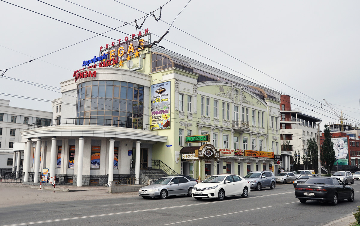 Омск, Думская улица, 5 / Улица 10 лет Октября, 11