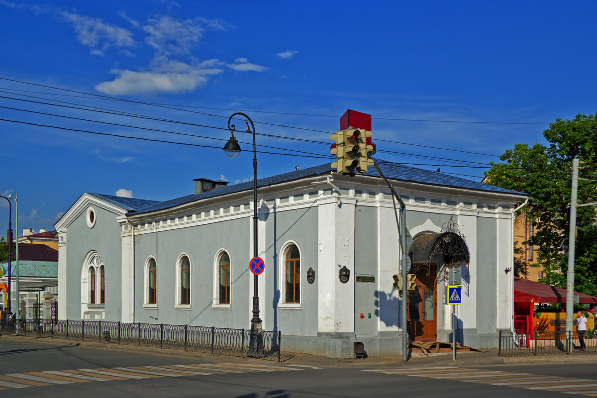 Казань, Университетская улица, 2 / Право-Булачная улица, 53