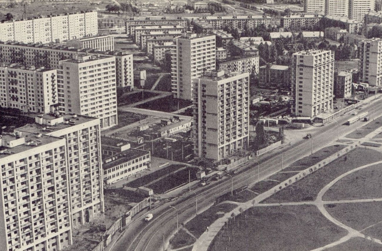 Санкт-Петербург, Апрельская улица, 4; Апрельская улица, 3; Апрельская улица, 2; Среднеохтинский проспект, 59