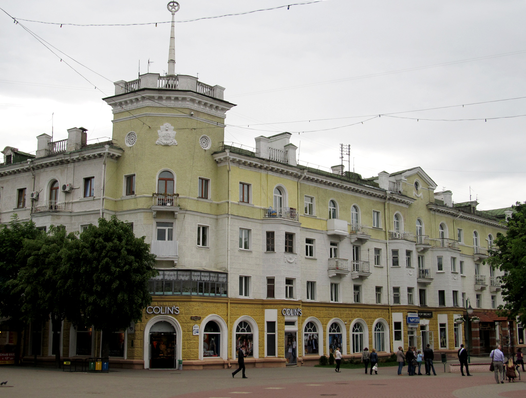 Могилёв, Ленинская улица, 44 / Улица Будённого, 13