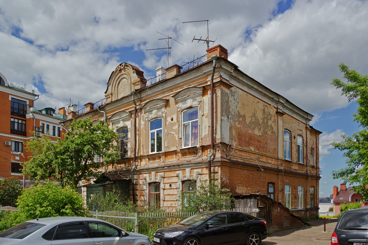 Казань, Улица Япеева, 18 / Нагорная улица, 35
