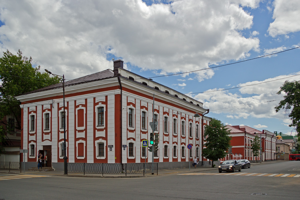 Казань, Большая Красная улица, 20; Улица Япеева, 6*