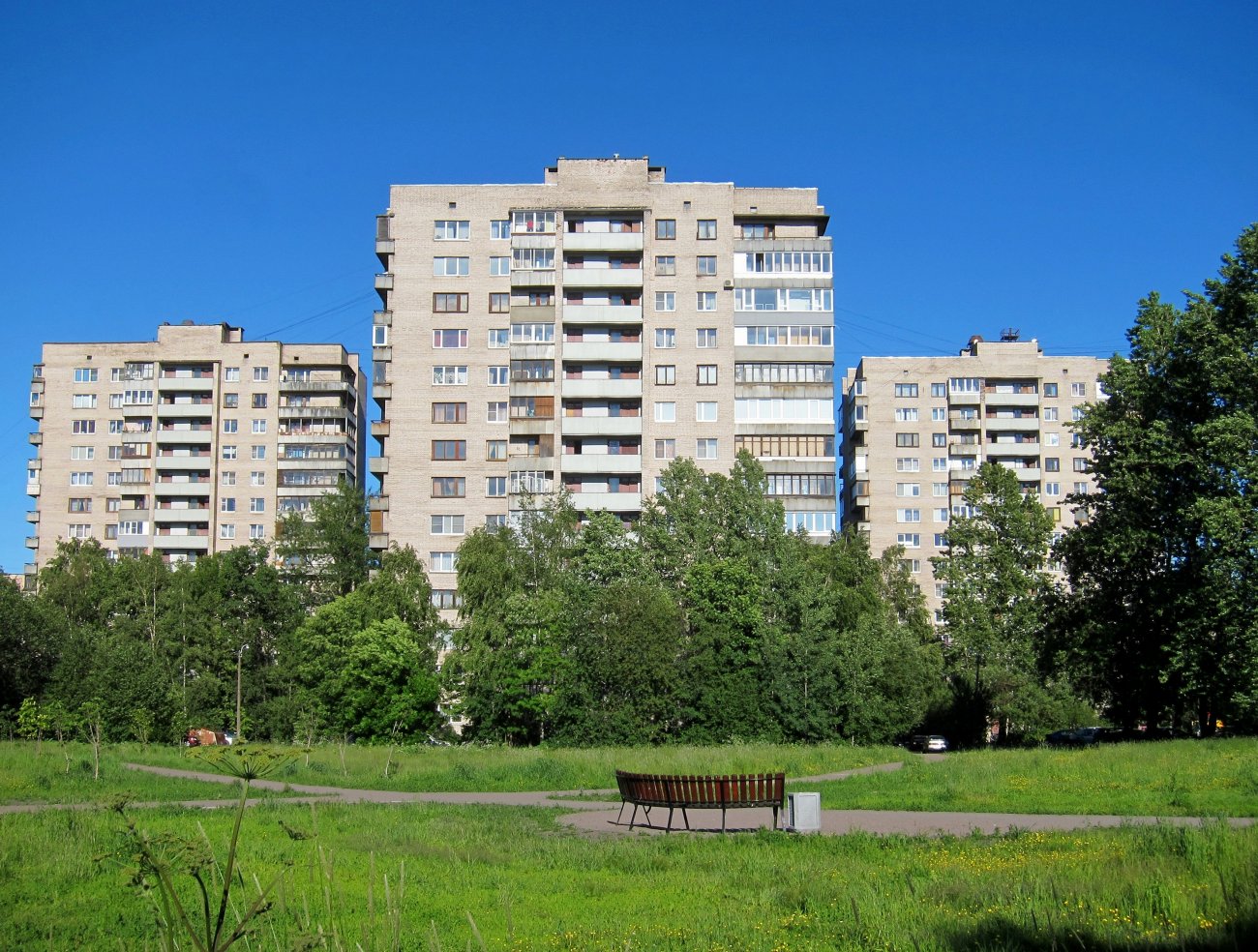 Petersburg, Проспект Большевиков, 33 корп. 5; Проспект Большевиков, 35 корп. 2; Проспект Большевиков, 35 корп. 3