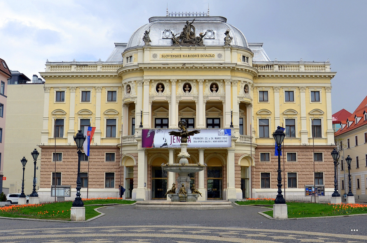 Братислава, Ulica Gorkého, 2 / Hviezdoslavovo námestie