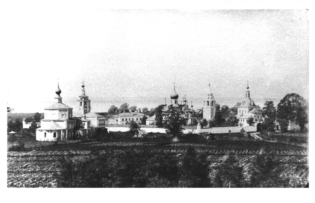 Переславль-Залесский, Улица Гагарина, 43 (Петропавловская церковь); Улица Гагарина, 27; Улица Гагарина, 43 (Никольский собор); Улица Гагарина, 43 (Колокольня); Улица Гагарина, 43 (Келейный корпус). Переславль-Залесский — Панорамы