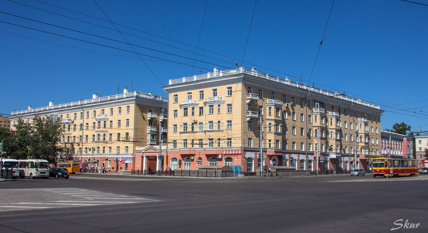 Барнаул, Проспект Ленина, 87 / Проспект Строителей, 2; Проспект Строителей, 4