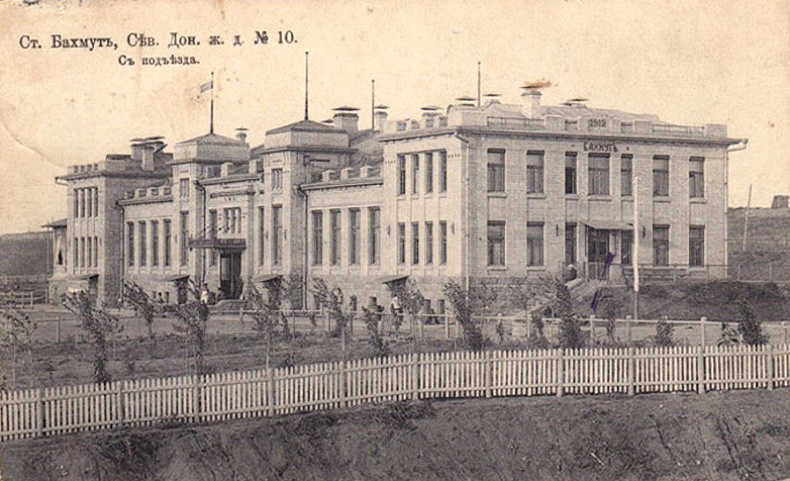 Артёмовск, Улица Космонавтов, 4