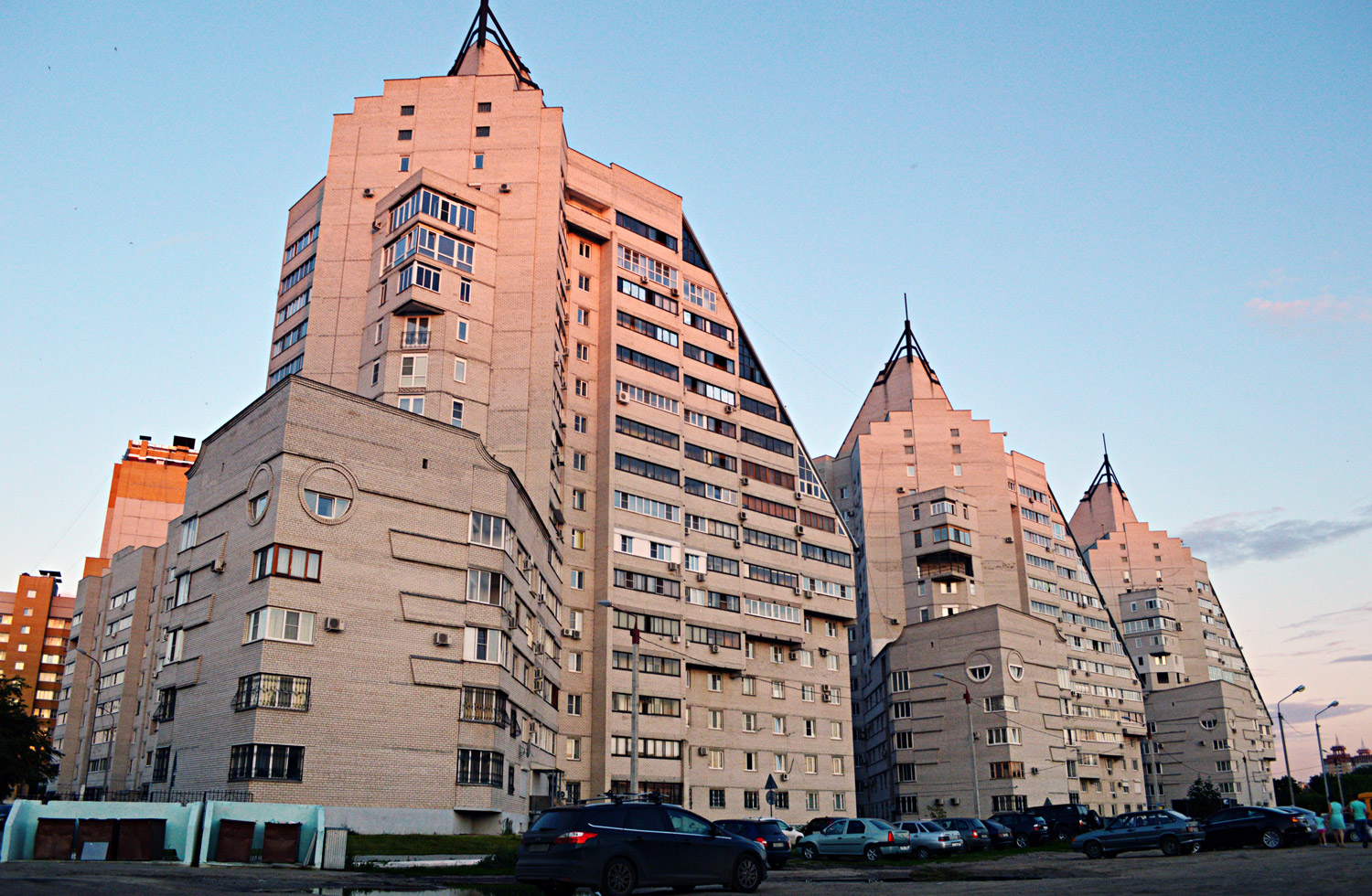 Воронеж, Улица МОПРа, 12А; Улица МОПРа, 18Б; Улица МОПРа, 8Б