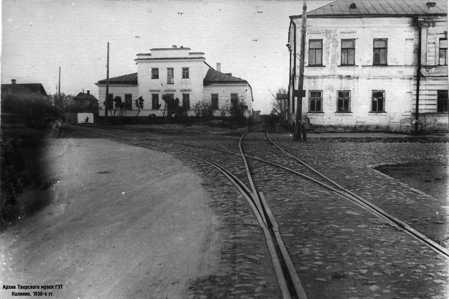 Тверь, Набережная Афанасия Никитина, 62-64; Набережная Афанасия Никитина, 56 / Площадь Мира, 2