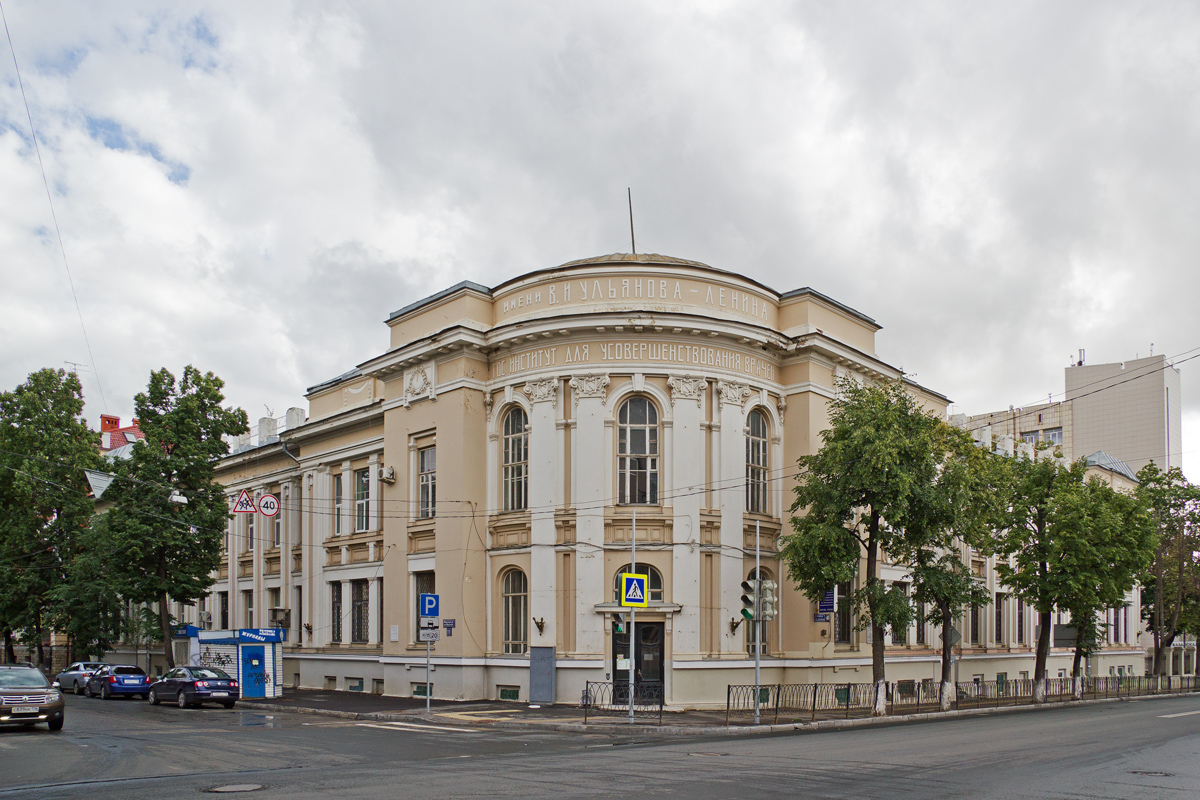 Казань, Улица Муштари, 11 / Улица Бутлерова, 40