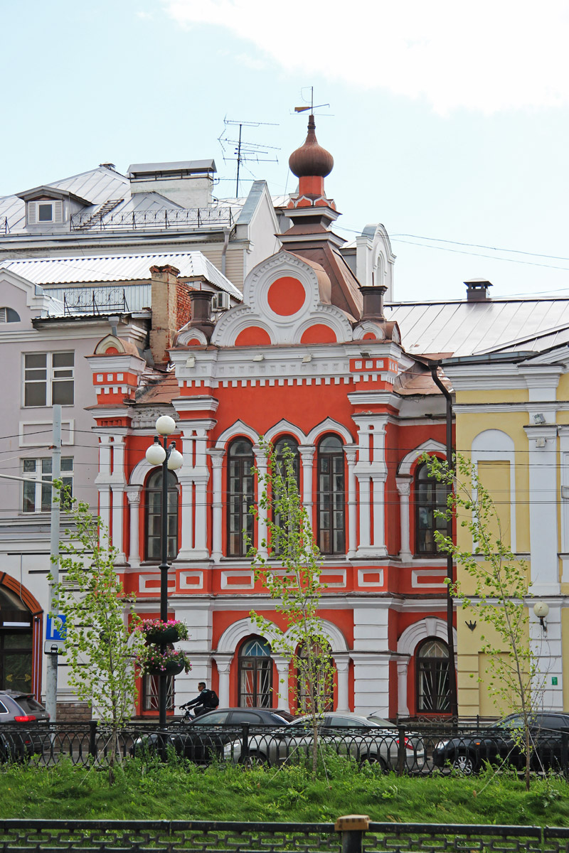Казань, Лево-Булачная улица, 48 / Улица Галиаскара Камала, 1