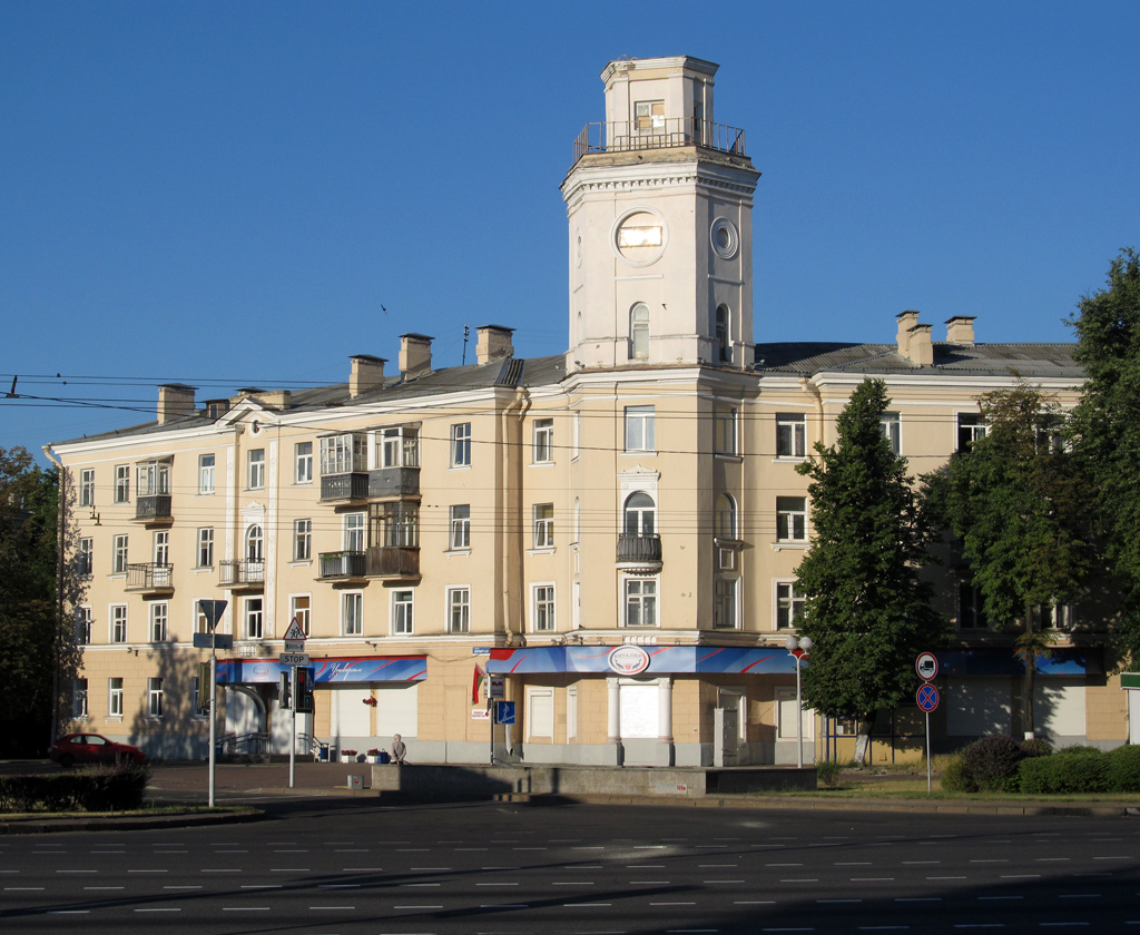 Минск, Партизанский проспект, 106 / Центральная улица, 11