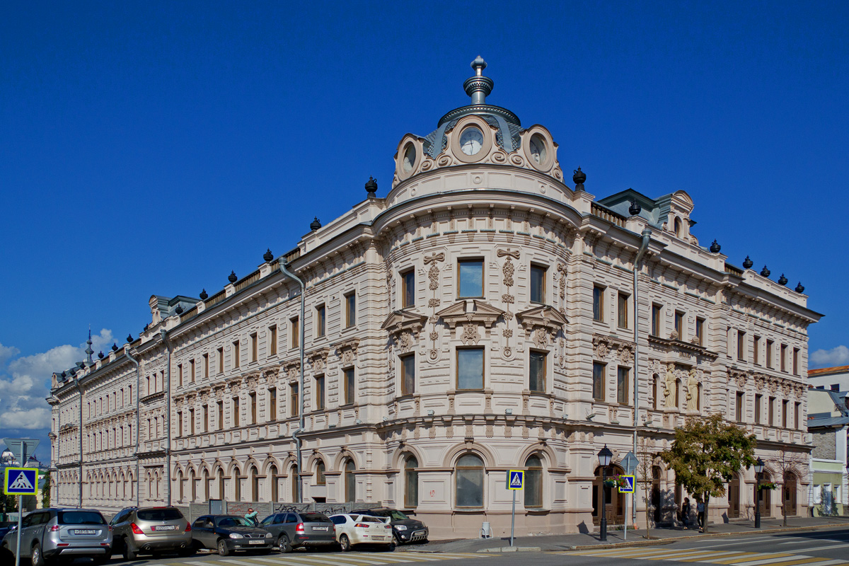 Казань, Кремлёвская улица, 17 / Улица Мусы Джалиля, 22 / Улица Дзержинского, 14