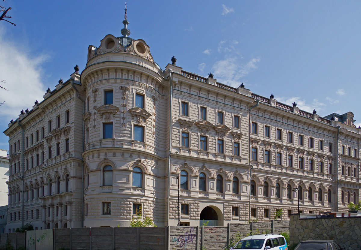 Казань, Кремлёвская улица, 17 / Улица Мусы Джалиля, 22 / Улица Дзержинского, 14