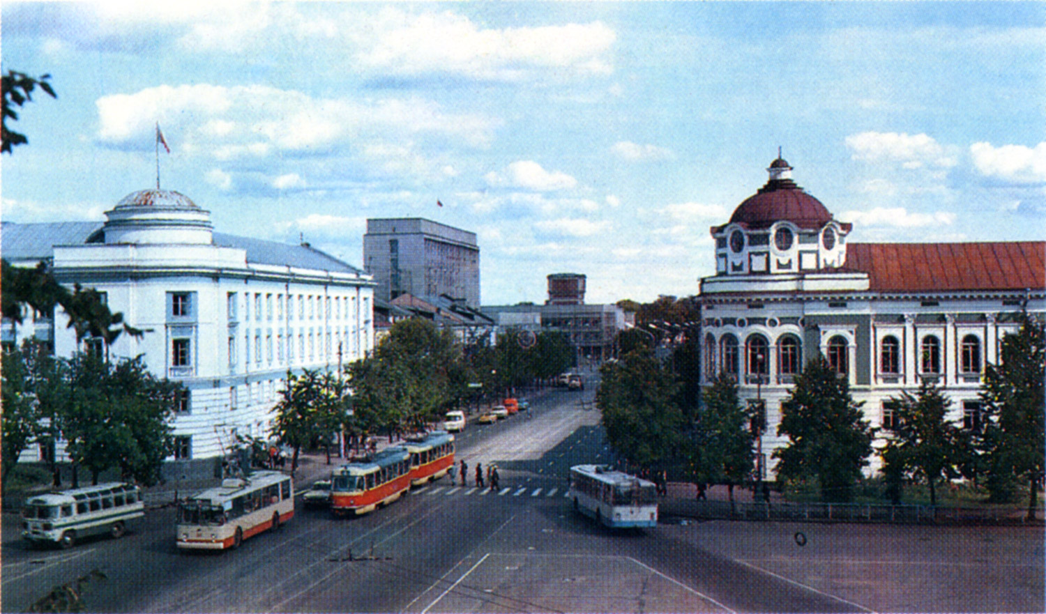 Тверь, Советская улица, 23 / Улица Володарского, 46 / Рыбацкая улица, 2; Советская улица, 33; Советская улица, 44 / Улица Володарского, 44