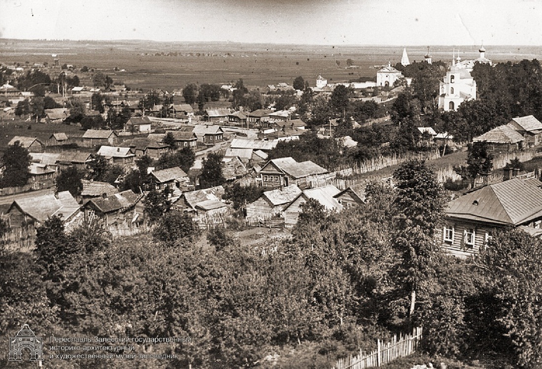 Переславль-Залесский, Луговая улица, 7 (Святые ворота); Луговая улица, 7 (Северная башня); Московская улица, 11. Переславль-Залесский — Панорамы
