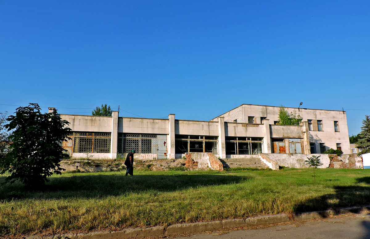 Харьковский район, прочие н.п., пос. Кутузовка, Школьная улица, 8