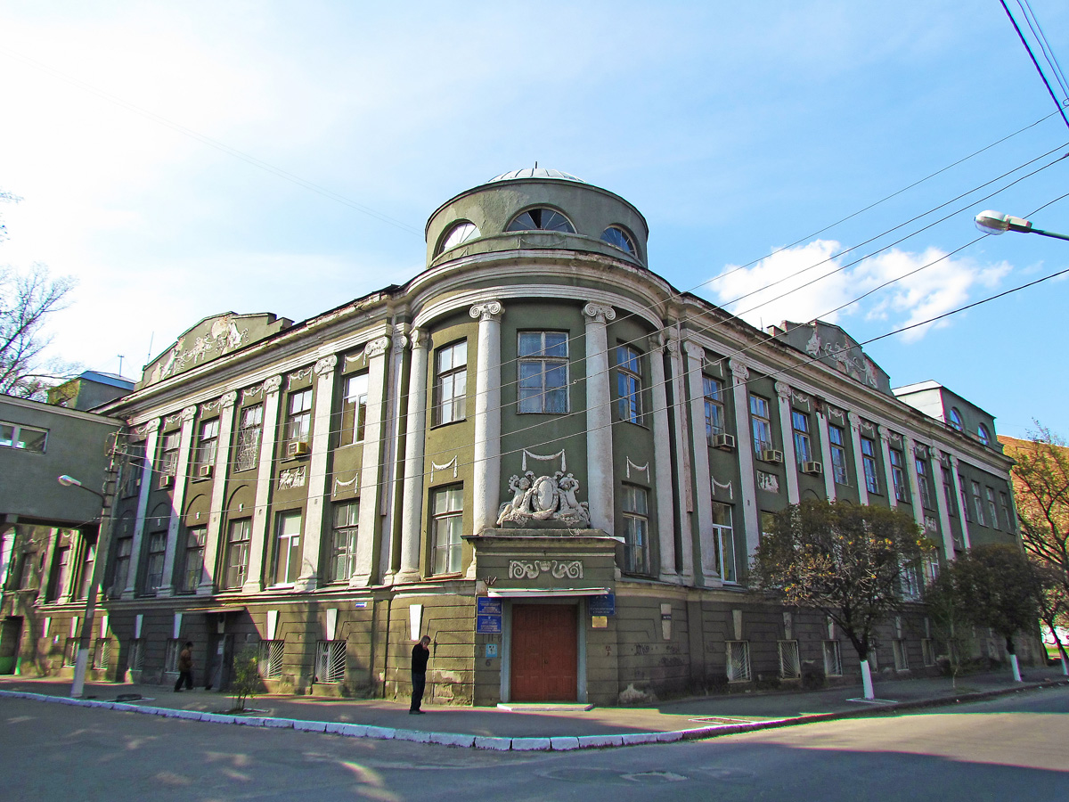 Харьков, Улица Фейербаха, 13 / Площадь Фейербаха, 5