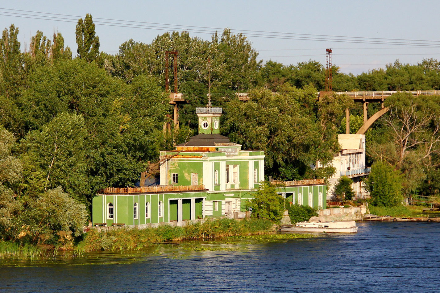 Дніпро, Улица Монастырский Остров, 7