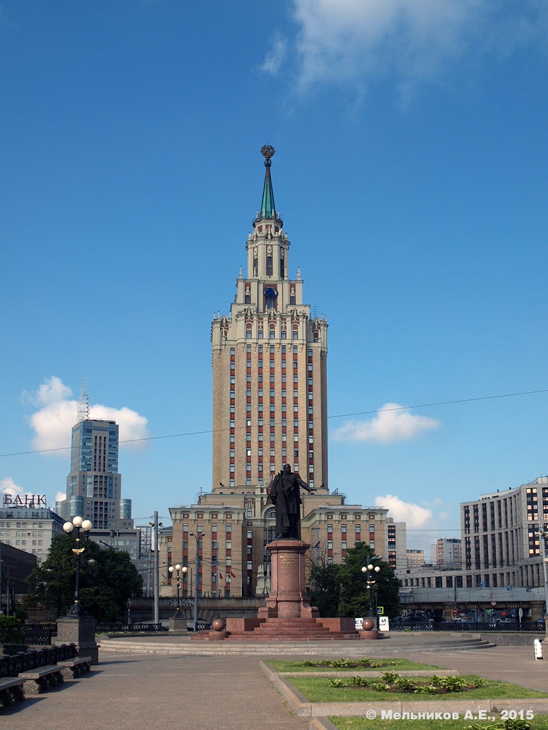Москва, Каланчёвская улица, 21 / Улица Маши Порываевой, 40; Каланчёвская улица, Каланчёвский путепровод