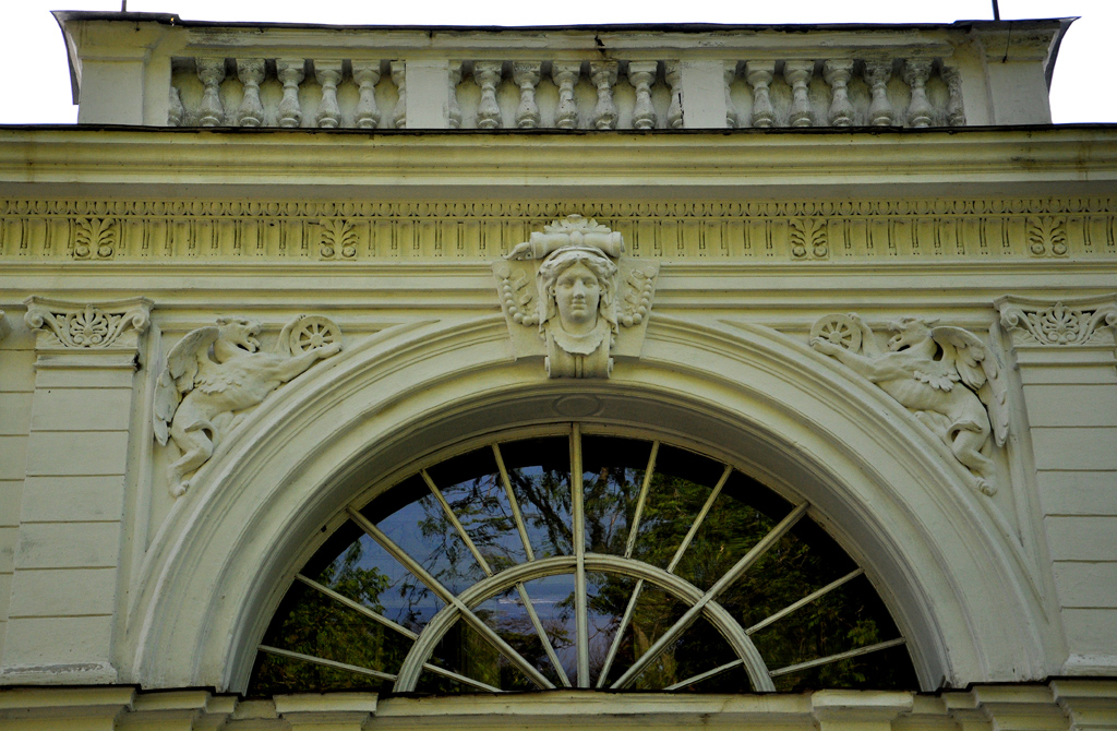 Trostyanets', Улица Мира, 18