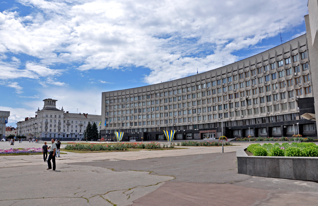 Сумы, Площадь Независимости, 2; Соборная улица, 32
