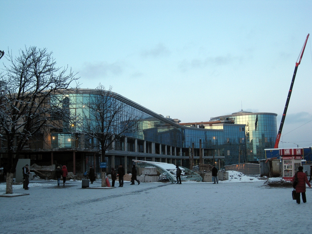 Донецк, Привокзальная площадь, 1 корп. 1 / Сиверская улица, 4а