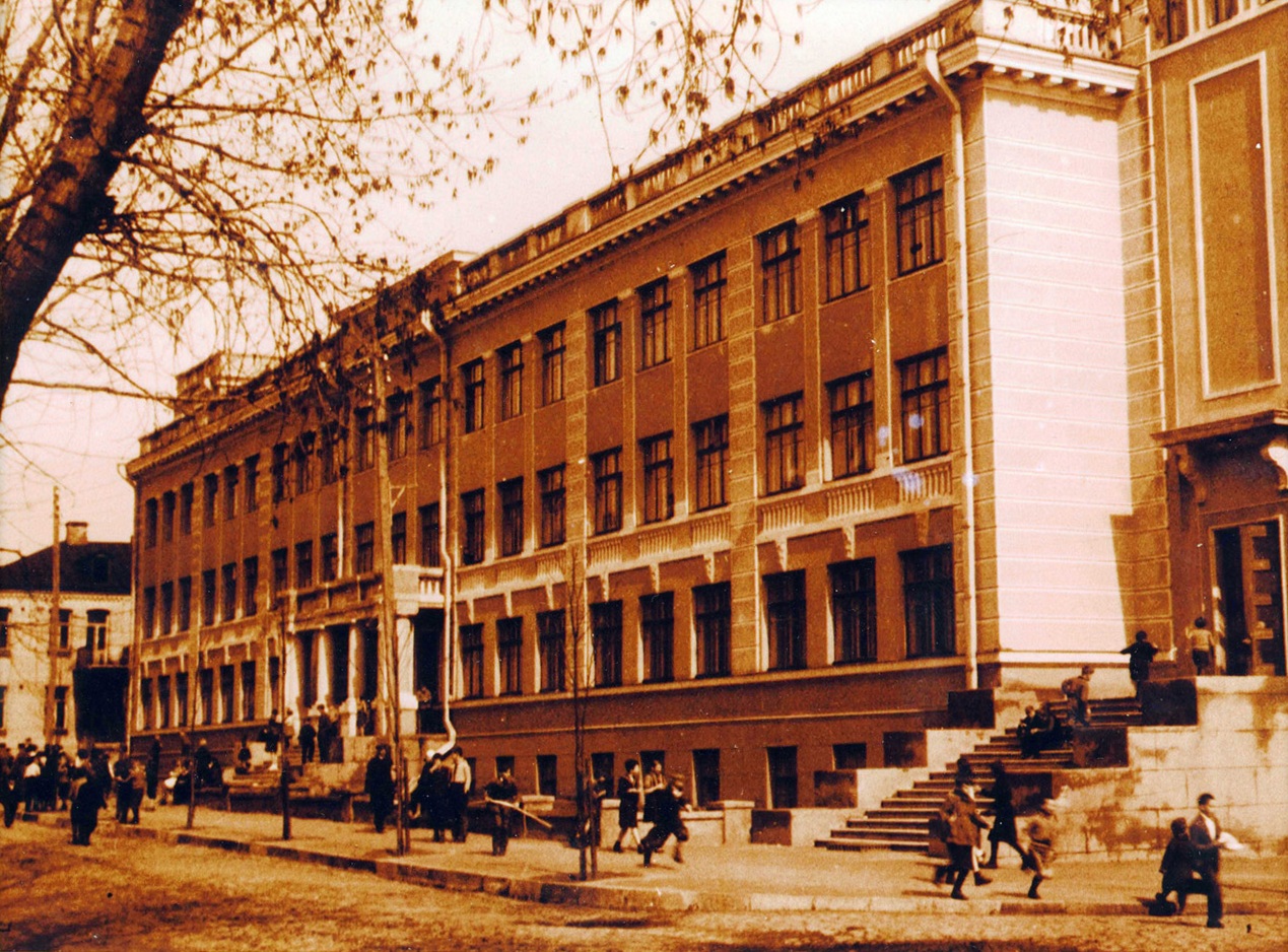 Киев, Улица Филиппа Орлика, 13 / Виноградный переулок, 2