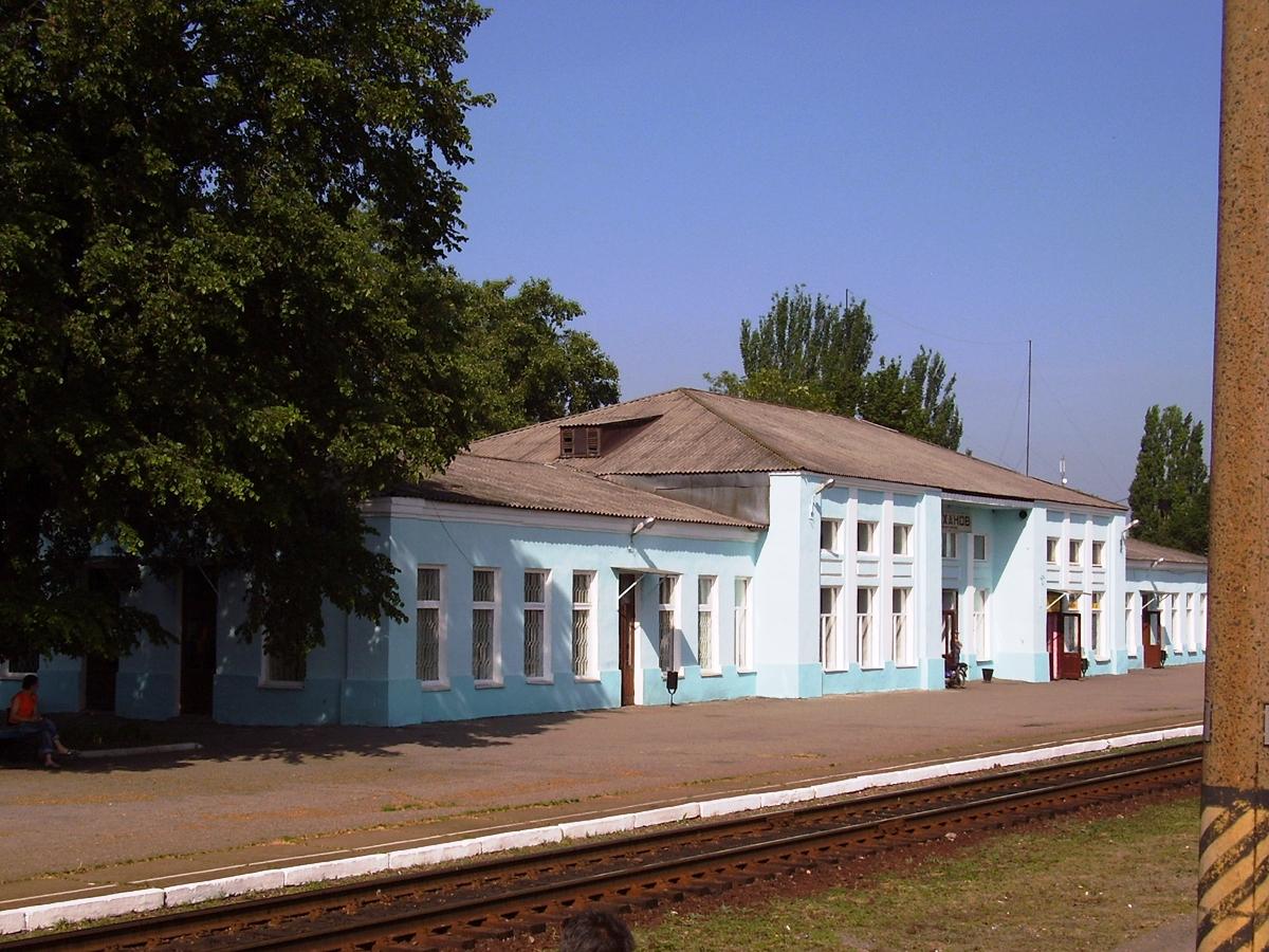 Кадиевка, Алмазная, Улица Левченко, 11