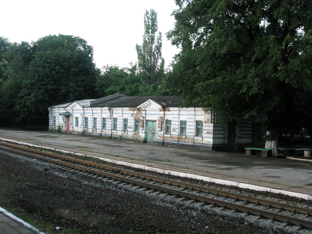 Кадиевка, Алмазная, Улица Левченко, 11