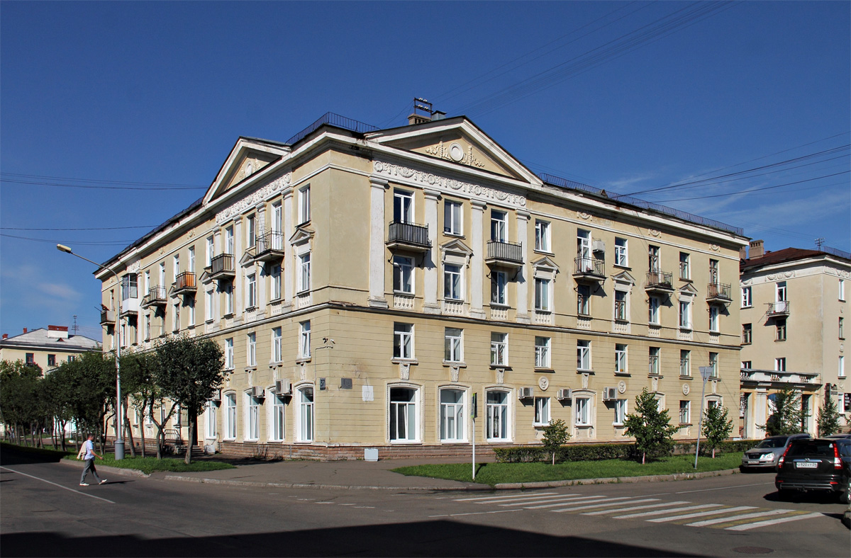 Zheleznogorsk, Улица XXII Партсъезда, 10 / школьная улица, 37