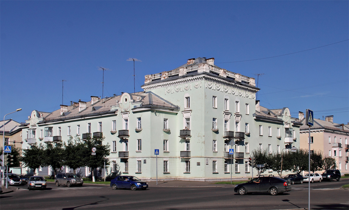 Железногорск, Улица Советской армии, 5 / Советская улица, 2