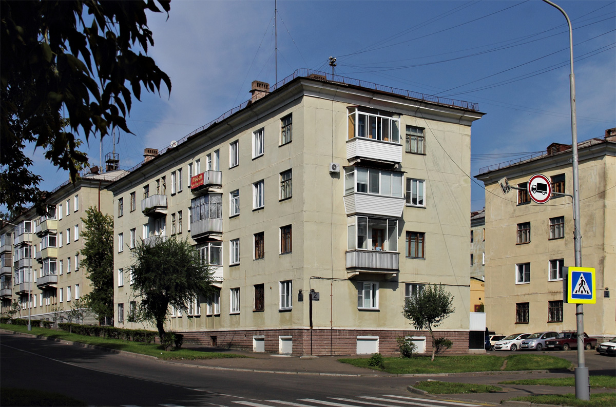 Железногорск, Школьная улица, 51 / Улица Чапаева, 2