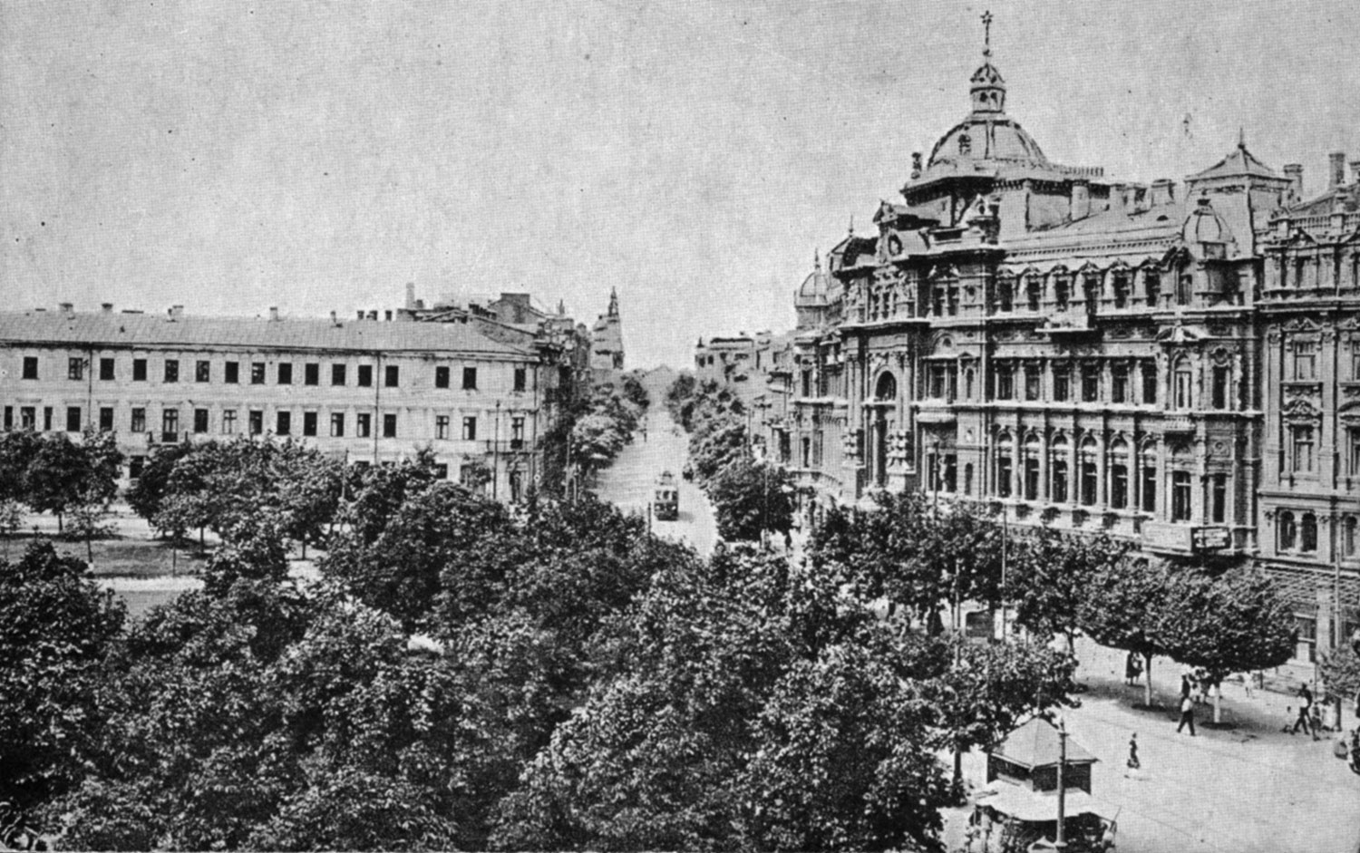 Одесса, Соборна площа, 2 / Садова вулиця, 20; Садова вулиця, 21