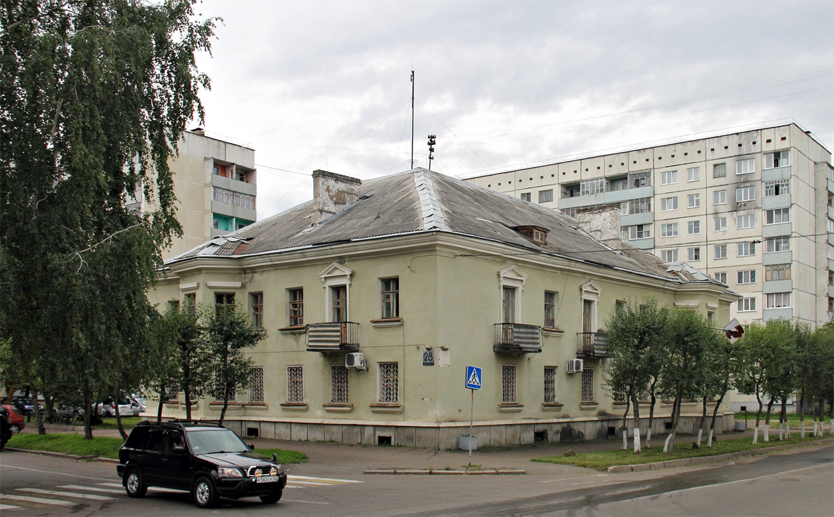 Железногорск, Октябрьская улица, 13 / Школьная улица, 28