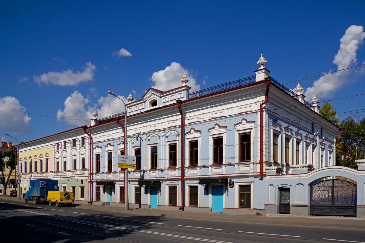 Казань, Улица Габдуллы Тукая, 81 / Улица Сафьян, 9; Улица Габдуллы Тукая, 83